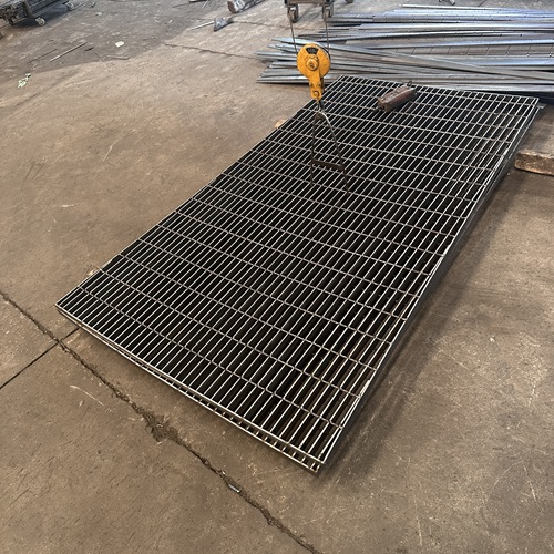 钢格栅板默默支撑着城市的每一寸脚步