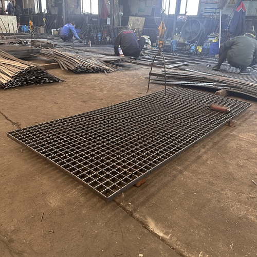 钢格栅板默默支撑着城市的每一寸脚步