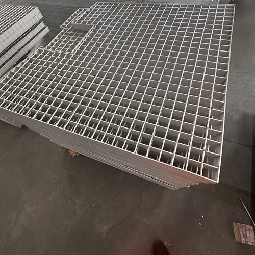 钢格栅板在桥梁桥面铺设中的表现