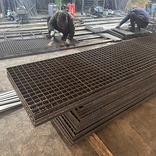 不锈钢钢格板vs热镀锌钢格板，该怎么选