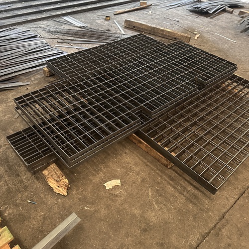 大型压焊设备生产钢格板质量优势