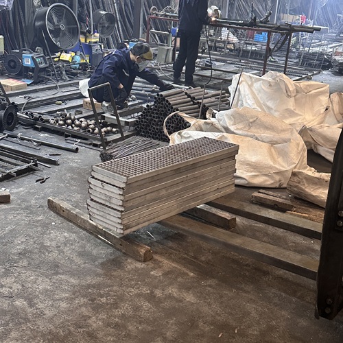 大型压焊设备生产钢格板质量优势