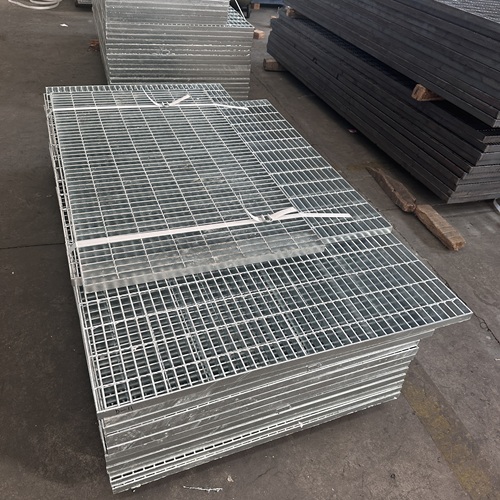 光伏平台钢格板用途与结构优势解析