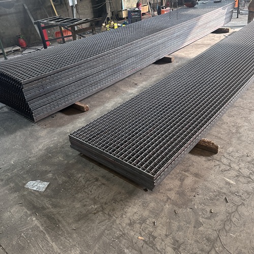 大跨度钢格板选型要点与承重计算